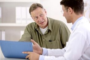 Konsultieren Sie einen Spezialisten für Zehennagelpilz.